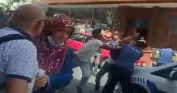 Esenyurt’ta ortalık savaş alanına döndü: Polis ekiplerine saldırdılar