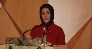 Esra Albayrak Cumhurbaşkanı Erdoğan'ın Cezaevinden Yazdığı Mektubunu Okudu