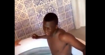 Lyon’lu Diop Buz Dolu Suya Girdi.. Zor Anlar Yaşadı.. İşte O Eğlenceli Görüntüler!