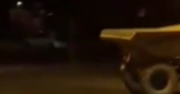 İş Makinesi Çalıp Direkleri Yıktılar!