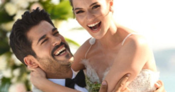 Dünya Evine Giren Fahriye Evcen ve Burak Özçivit Sosyal Medyayı Salladı