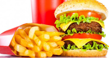 Fast Food Tüketirken 2 Kere Düşünün!