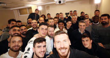 Fenerbahçe’de Yeni Transferlere İmza Töreni Düzenlendi