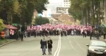 Gürcistan'da Halk Sokaklara Döküldü