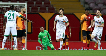 Galatasaray'a Kendi Sahasında Alanyaspor Şoku!