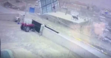 Garaj Çatısının Uçma Anı Kamerada