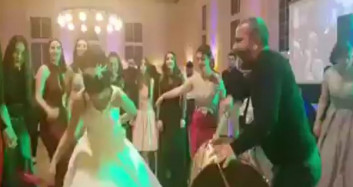 Gelin Düğünde Coştukça Coştu