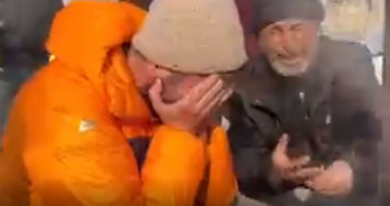 Gözyaşları içinde anlattı: Depremzedenin sözleri herkesi ağlattı! Sen de hiç mi insanlık yok