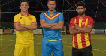 Göztepe Yeni Formasını Böyle Tanıttı!