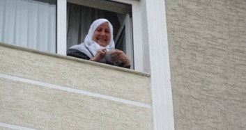 Komşular Camdan Cama Gün Yaptı