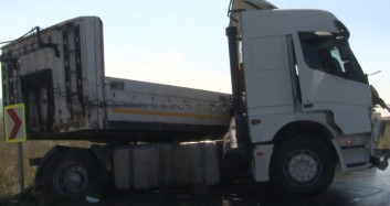 Hadımköy’de İki Tır Çarpıştı: 2 Yaralı