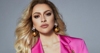 Hadise Özel Aracında Dans Ettiği Anları Paylaştı