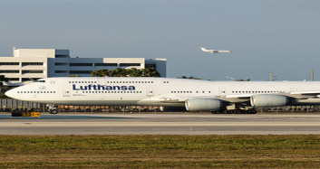 Havada korku dolu anlar! Uçak sert şekilde çarptı