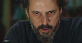 Ateş Parmaklarını Kırıyor