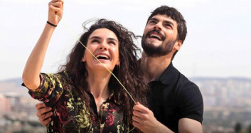Herci Dizisinde Reyyan Ve Miran Öpüşme Sahnesi Olay Oldu