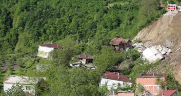 Ordu'da Heyelanlı Bölgedeki 15 Ev Yıkıldı