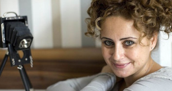 Esra Akkaya Londra’dan Döndü