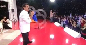 İbo Show'a Kafası Güzel Çıkan Mehmet Ali Erbil'in Akıllara Ziyan Oynama Şekli