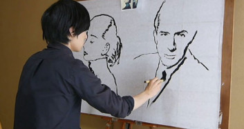 İki Eliyle Aynı Anda Farklı Resimler Çizebilen Ressam Instagram'da Rekor Kırıyor