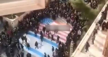 İran'daki Protestolarda Dikkat Çeken Görüntü
