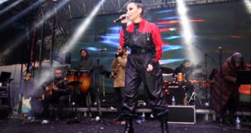 Kartepe Konserinde Küfür Eden İrem Derici Özür Diledi