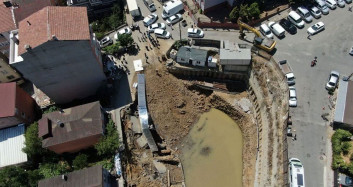 İstanbul Sarıyer’de yolda çökme meydana geldi: Çevredeki evler boşaltıldı