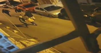 İstanbul’da Bir Turist Davulu Bıçaklayıp, Davulcuyu Kovaladı