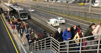 İstanbul'da Toplu Taşımada Aşırı Kalabalık