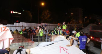 İzmir'de Korkunç Kaza: Olay Yerine Gelen Ekipler Dondu Kaldı!