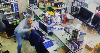 İzmir Depreminde İş Yerinde Yaşanan Panik Anları Kameralara Yansıdı