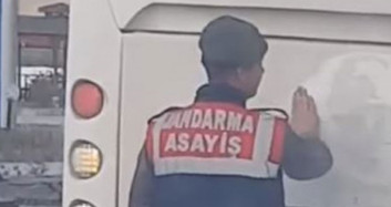 Atatürk'ün Tozunu Silen Asker