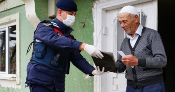 Maaşını Alan Yaşlı Vatandaş Askere Dua Etti