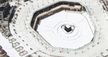 İbadete Kapatılan Kabe'den İlk Görüntüler