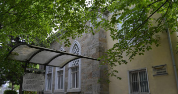 Kadıköy'de Camiyi Yakmaya Çalışan Şüpheliyi Arama Çalışmaları Sürüyor