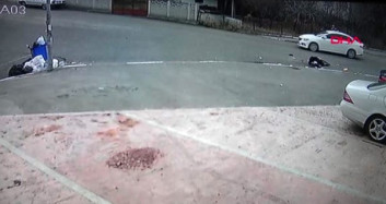 Halk Otobüsünün Açık Kapısından Yola Savruldu
