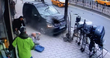 Karaköy’de Korku Dolu Anlar: Yayaların İçine Daldı