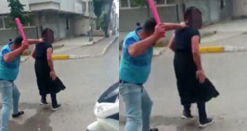 Karısını Taciz Eden Adama Etek Giydirip Dövdü