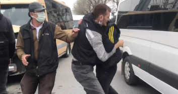 Kaza Sonrası Minibüs ve Kamyon Şoförü Kavga Etti