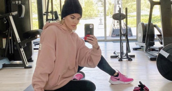 Khloe Kardashian Beyaz Elbisesiyle Beğeni Rekoru Kırdı