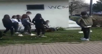 Bursa'da Kızların 'Erkek' Kavgası Kameraya Yansıdı!