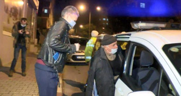 Kolu Alçıda Araç Kullanan Minibüs Şoförü Önce Bir Araca Çarptı Ardından Takla Attı
