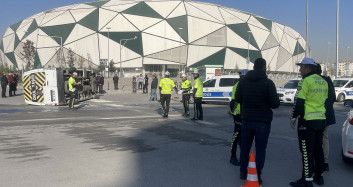 Konya’da korkutan kaza: Öğrenci servisi ve otomobil çarpıştı, çok sayıda yaralı var