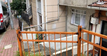 Kötü Kokudan Şüphelenen Ev sahibi Eve Girince Gördükleri Karşısında Donup Kaldı!