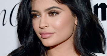 Kylie Jenner'a Sevgilisi Travis Scott'tan Gül Sürprizi