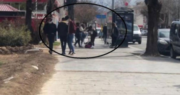 Liseli Kızlar Sokak Ortasında Birbirine Girdi