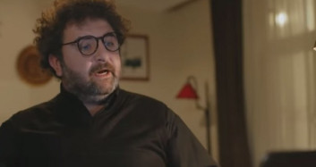Şair Lütfü Tarzını Değiştirdi