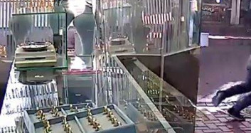 Manisa'da Kuyumcu Soygunu Kameraya Yansıdı