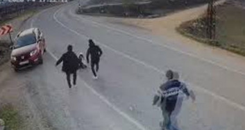 Manisa'da Feci Olay! Hareket Halindeki Araçtan Küçük Kız Düştü
