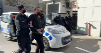 Markette Maske Takmayan Müşteri Uyarıda Bulunan Çalışanları Silahla Tehdit Etti
