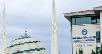 Marmara Üniversitesi  İlahiyat Fakültesi'nde Akademisyen Mustafa Öztürk Kur'anı Kerim'i Hedef Aldı!